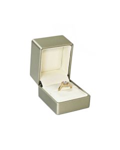 M. GREEN/CREAM RING BOX